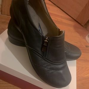 naturalizer clarissa navy